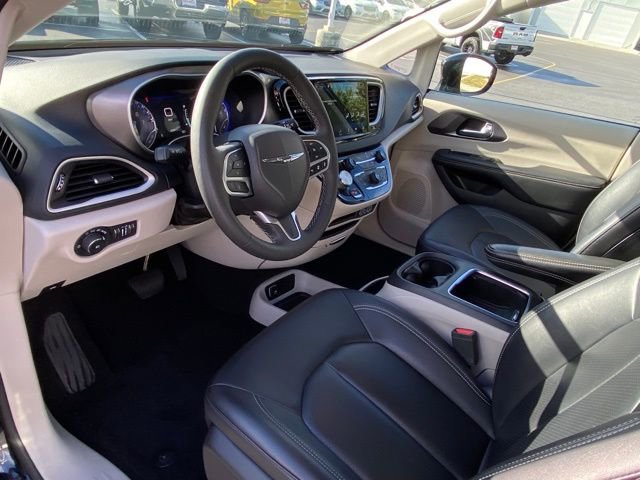 Used 2024 Chrysler Pacifica Touring-L image 13
