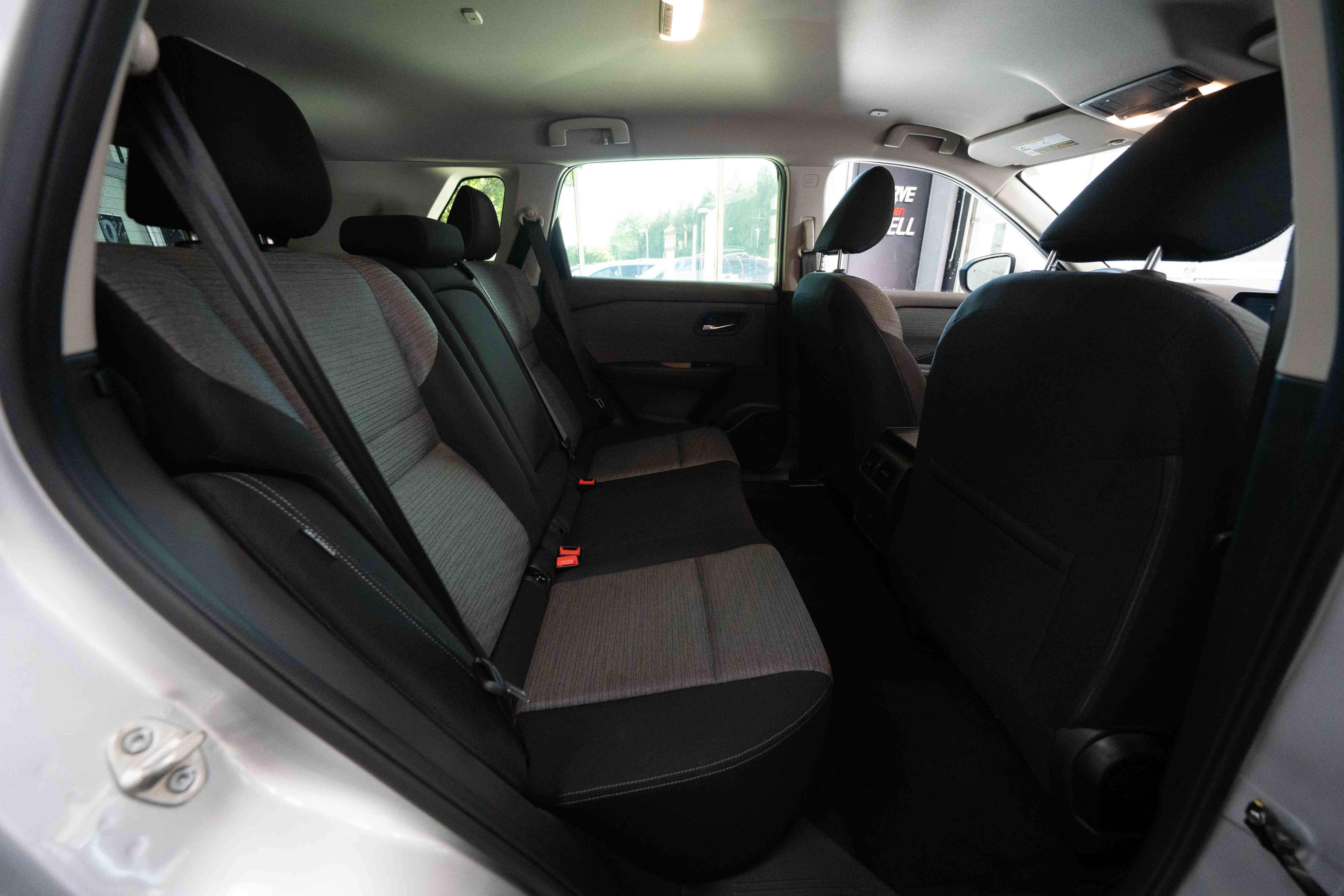 Used 2023 Nissan Rogue SV AWD/4WD image 25