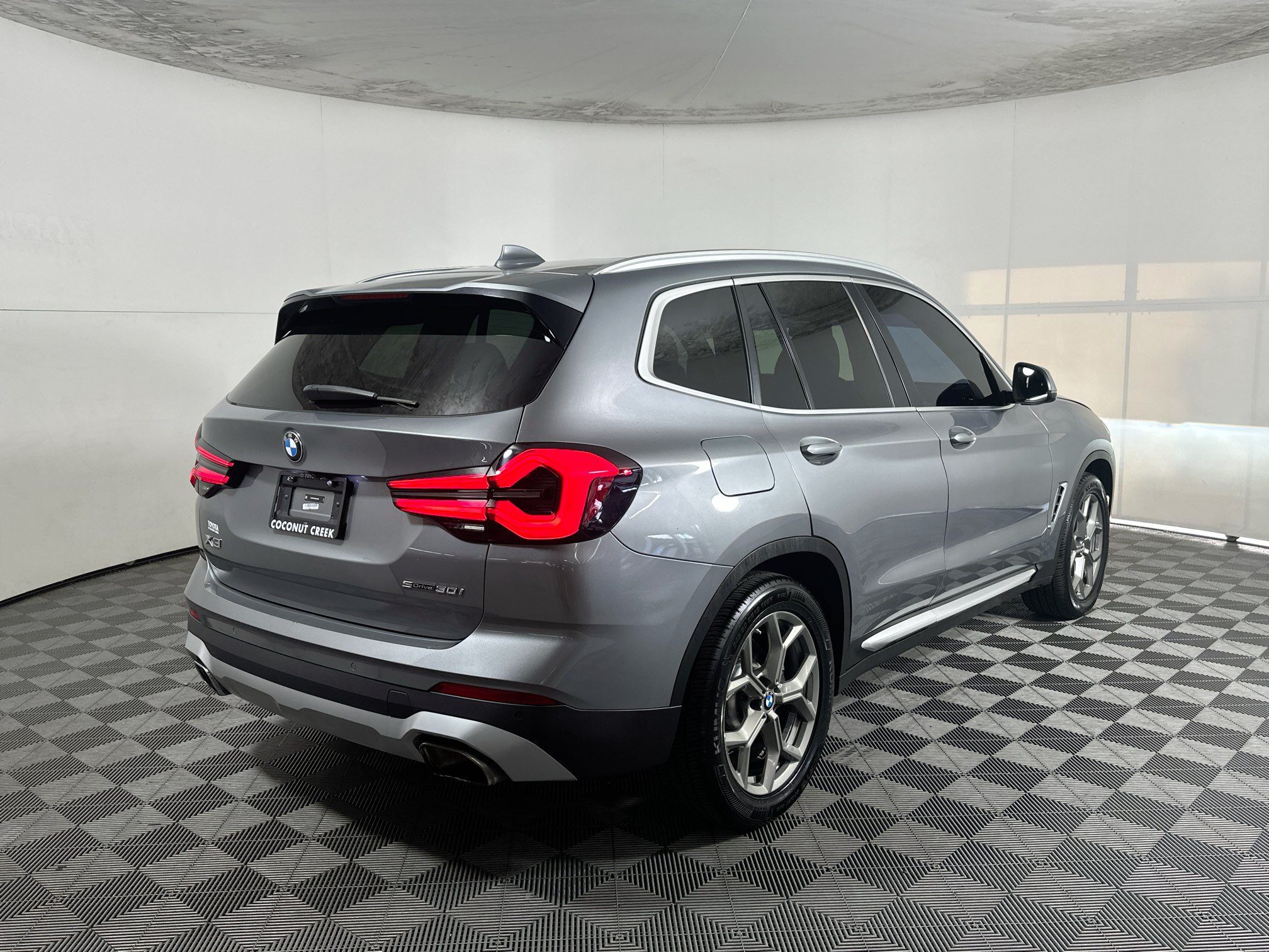 Used 2024 BMW X3 sDrive30i w/ Convenience Package RWD image 3