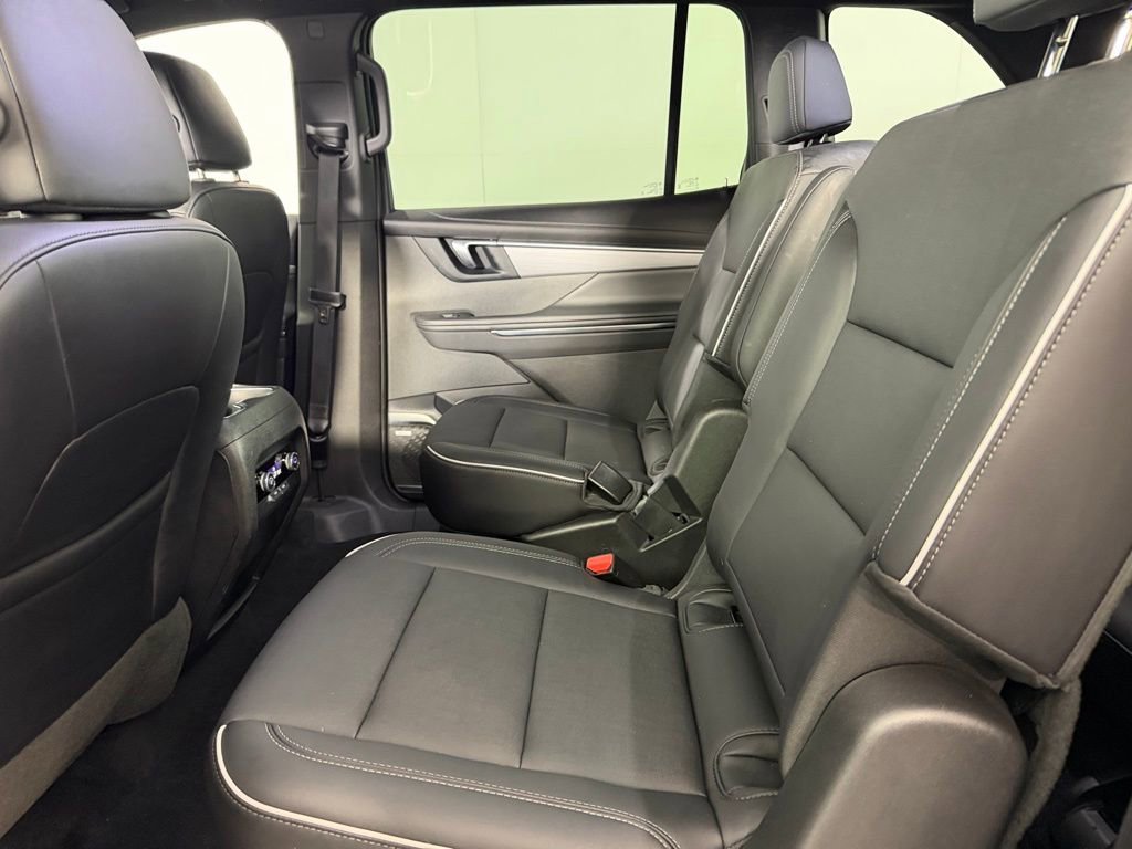 Used 2025 Buick Enclave Preferred AWD/4WD image 28