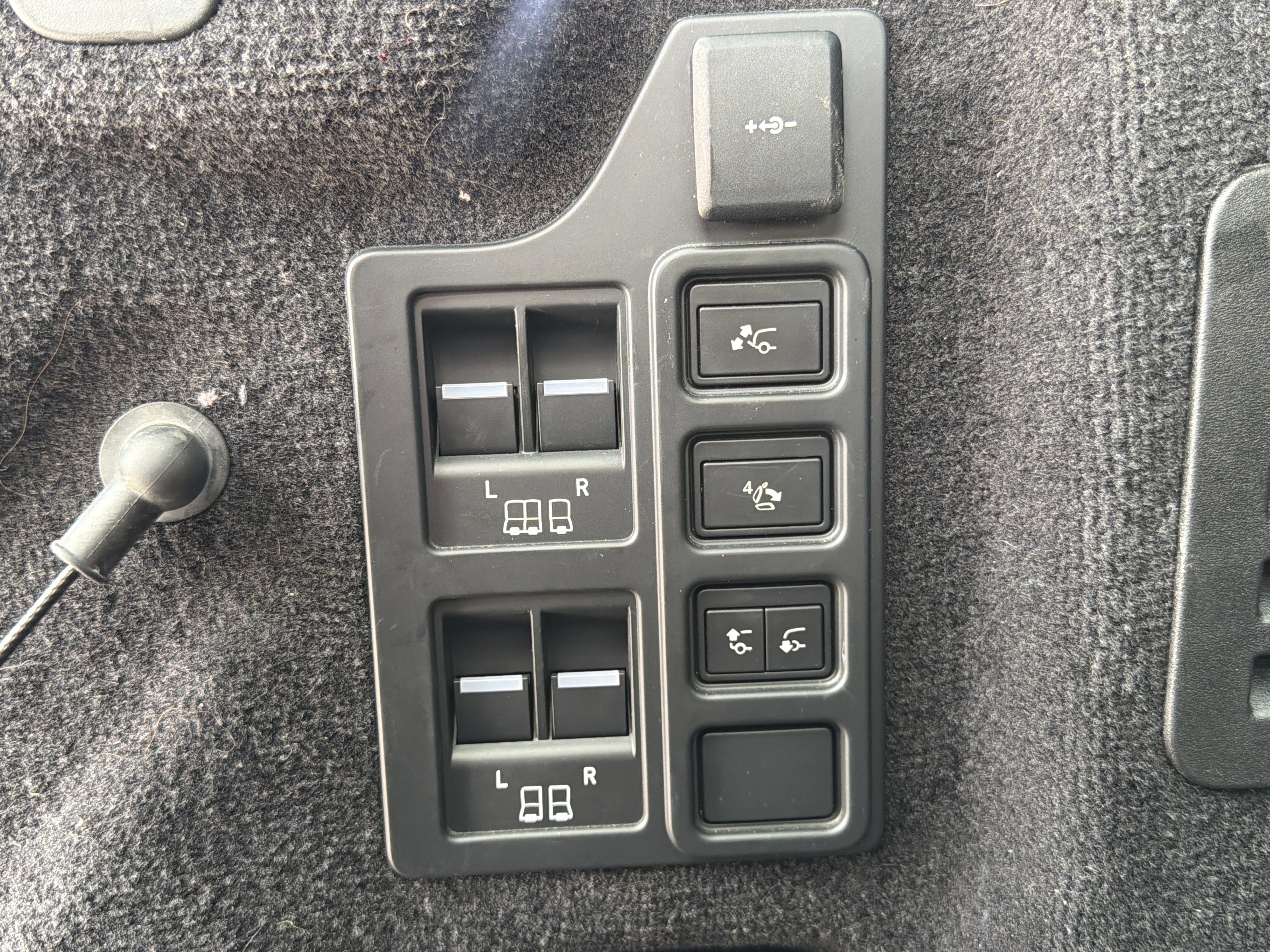 Used 2023 Land Rover Discovery Metropolitan Edition AWD/4WD image 45
