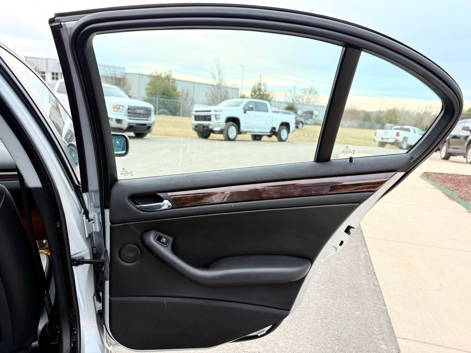 Used 2005 BMW 330xi Sedan image 24