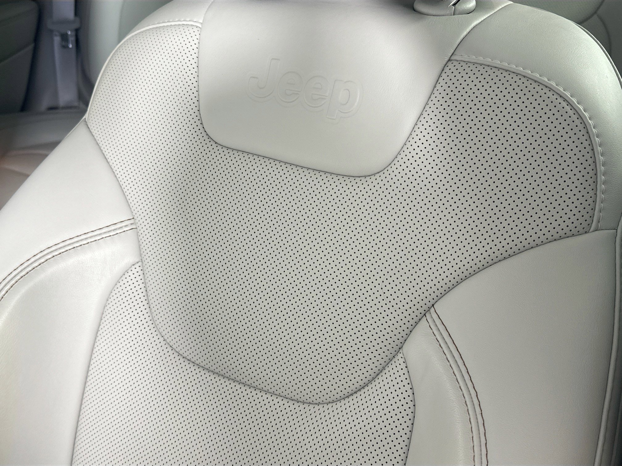 Used 2022 Jeep Cherokee Latitude Lux w/ Sun & Sound Group FWD image 18