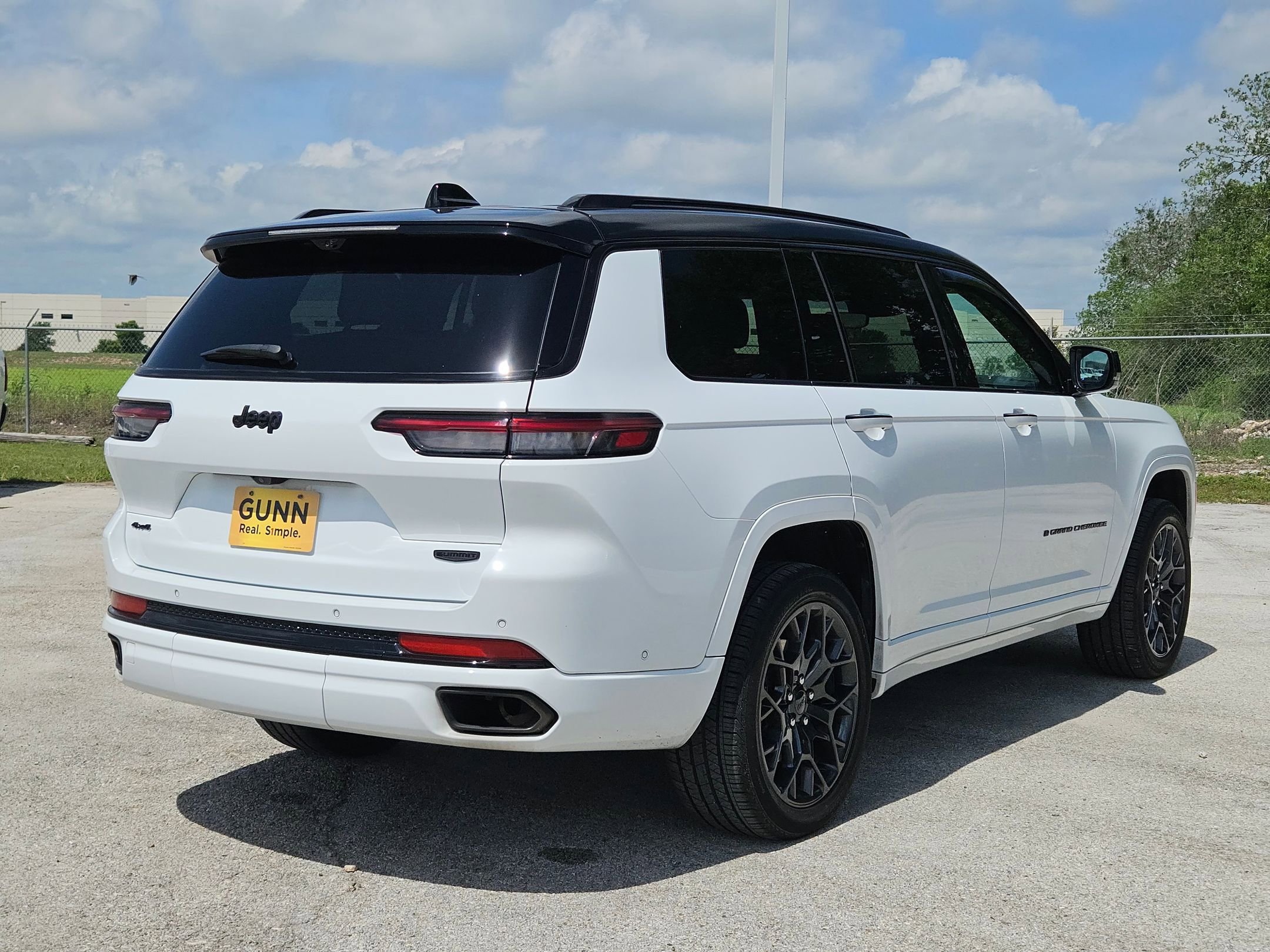 Used 2025 Jeep Grand Cherokee L Summit w/ Obsidian Package AWD/4WD image 3