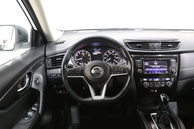 Used 2018 Nissan Rogue SV w/ Premium Package image 14