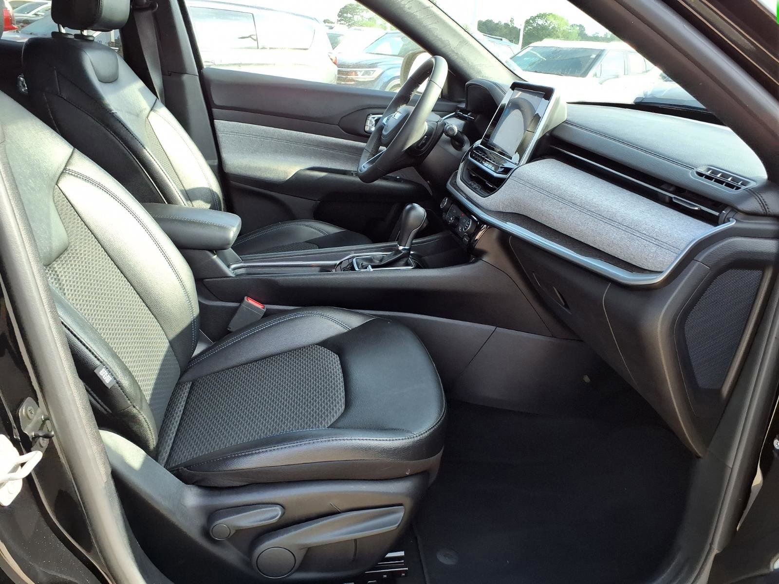 Used 2025 Jeep Compass Latitude image 20