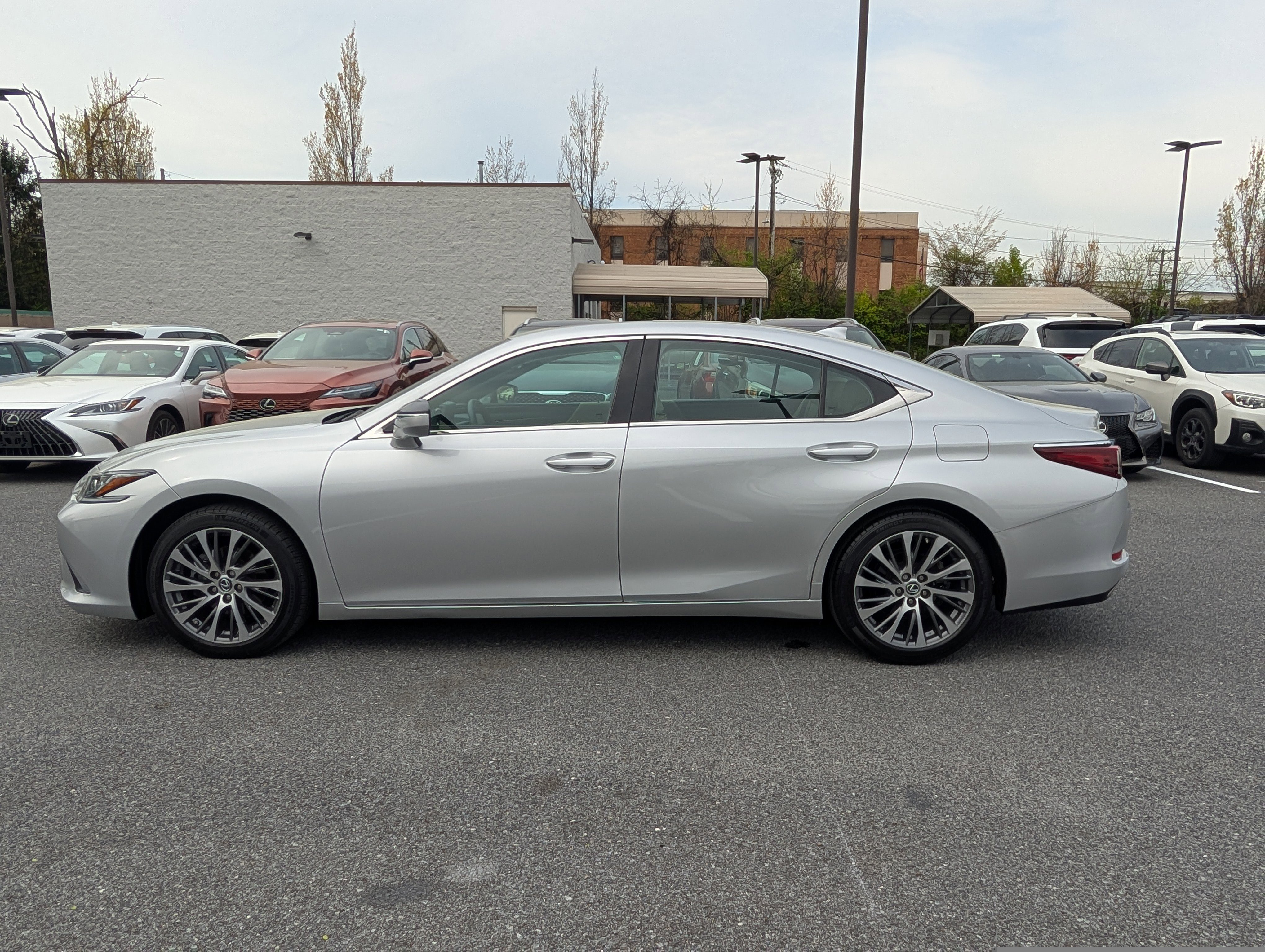 Used 2019 Lexus ES 350 w/ Premium Package image 6