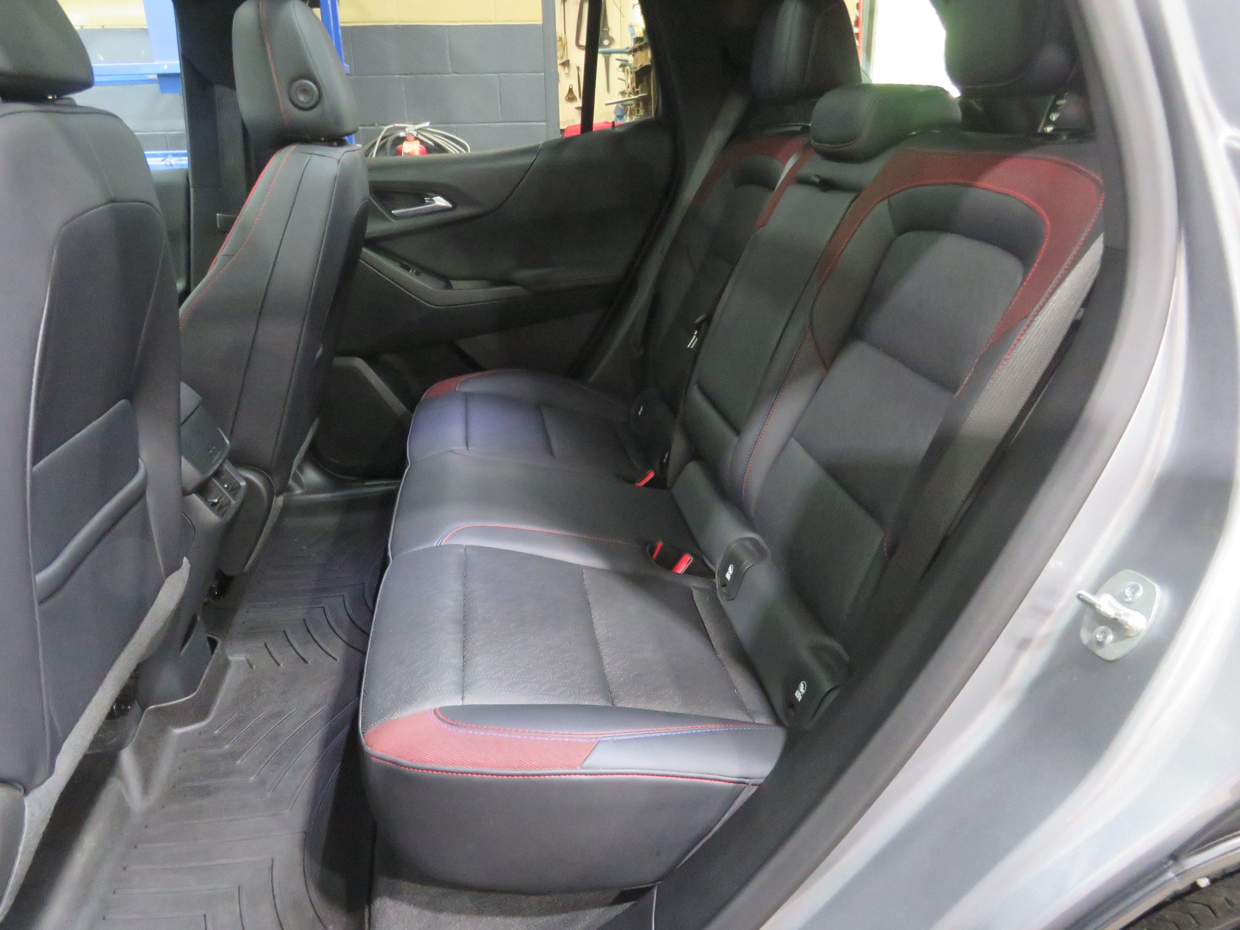 Used 2025 Chevrolet Equinox RS AWD/4WD image 23
