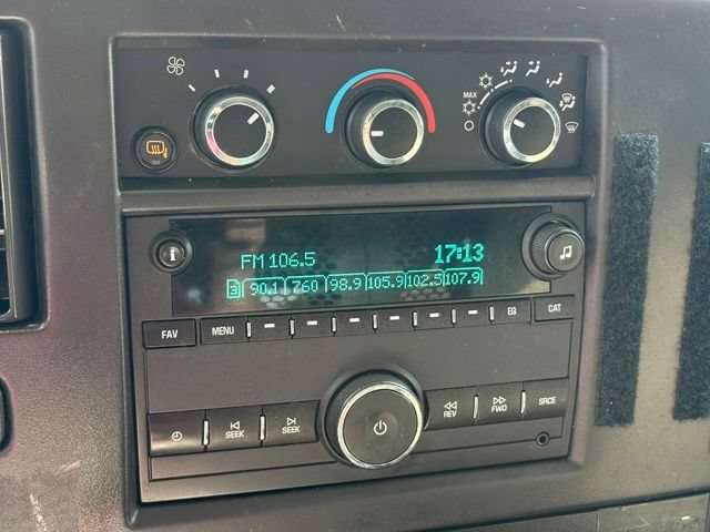 Used 2018 Chevrolet Express 3500 w/ Driver Convenience Package RWD image 17