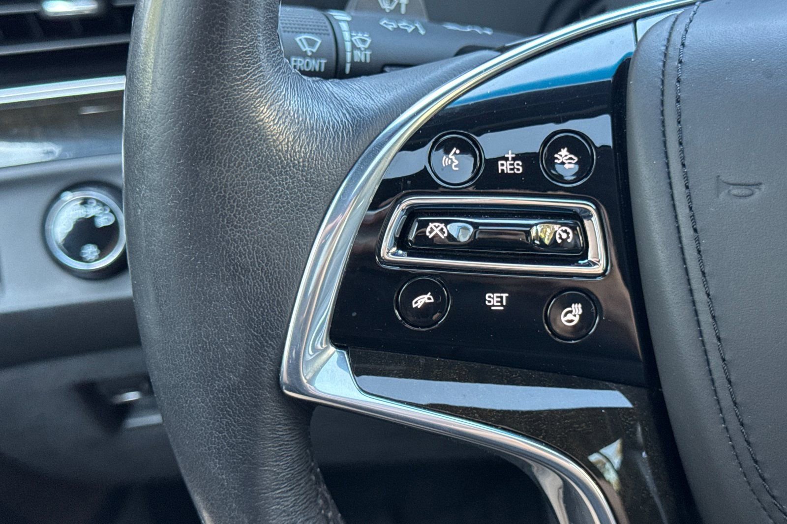 Used 2019 Cadillac Escalade ESV Platinum image 38