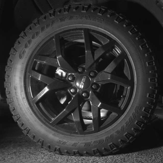 Used 2023 GMC Sierra 1500 AT4 w/ AT4 Preferred Package image 9