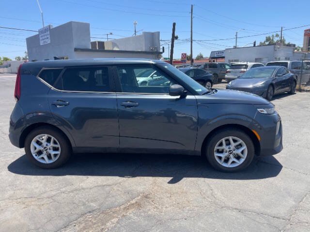Used 2020 Kia Soul S FWD image 2
