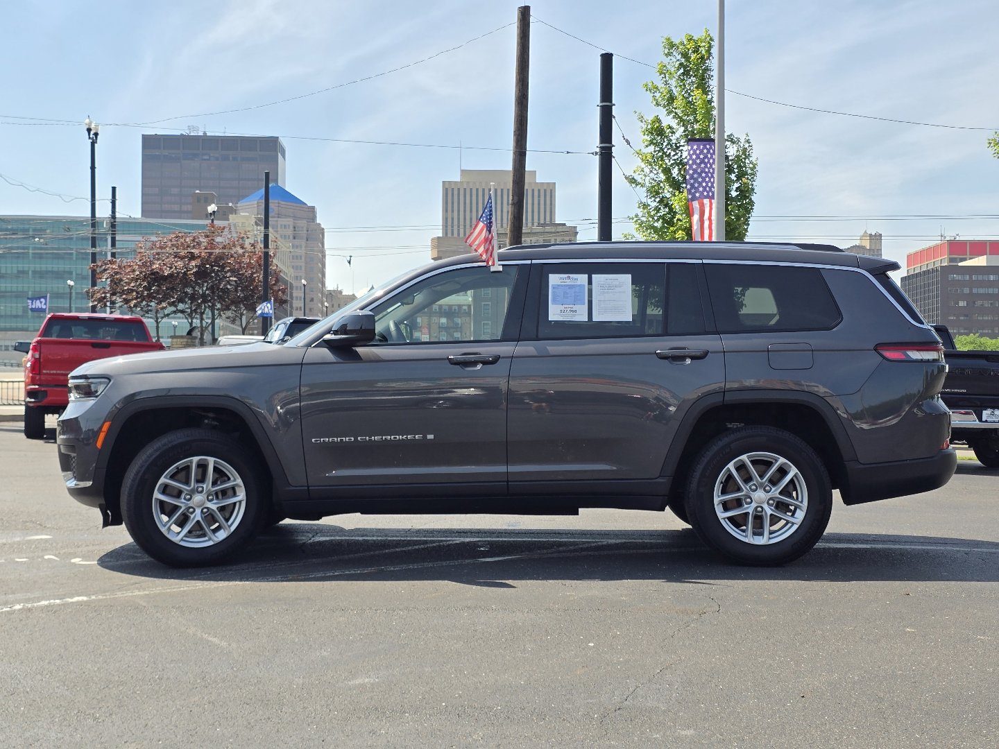 Used 2023 Jeep Grand Cherokee L Laredo w/ Luxury Tech Group I AWD/4WD image 23