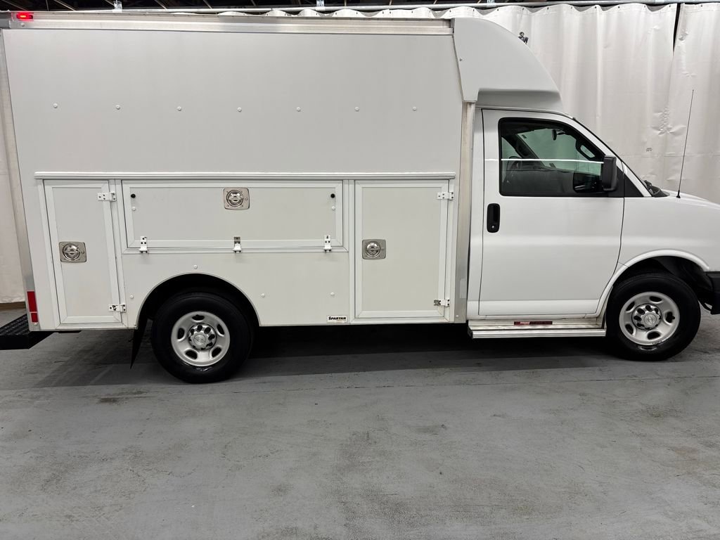 Used 2016 Chevrolet Express 3500 image 6