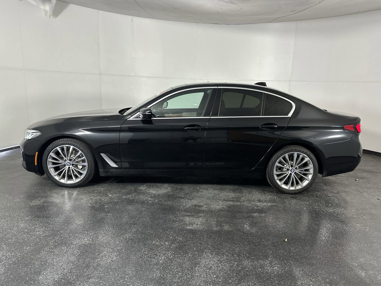 Used 2023 BMW 530i xDrive w/ Convenience Package AWD/4WD image 5
