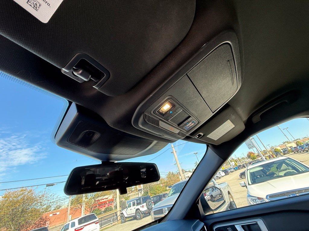 Used 2020 Ford Explorer XLT w/ Equipment Group 202A AWD/4WD image 22