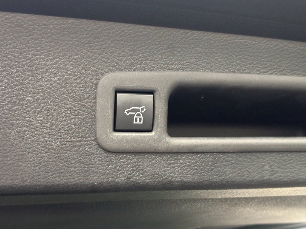Used 2026 Toyota Sienna XLE FWD image 13