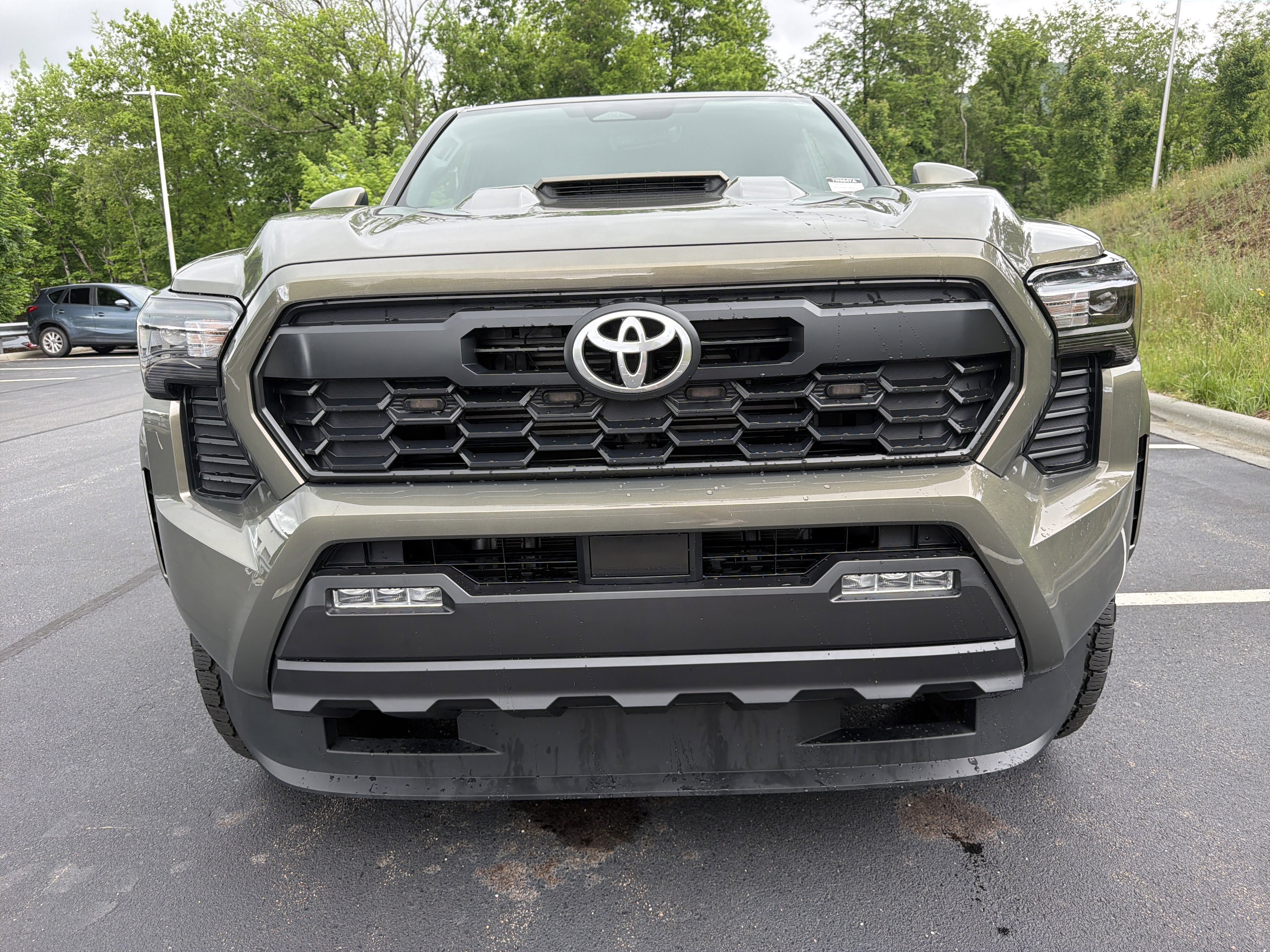 Used 2025 Toyota Tacoma TRD Sport AWD/4WD image 2
