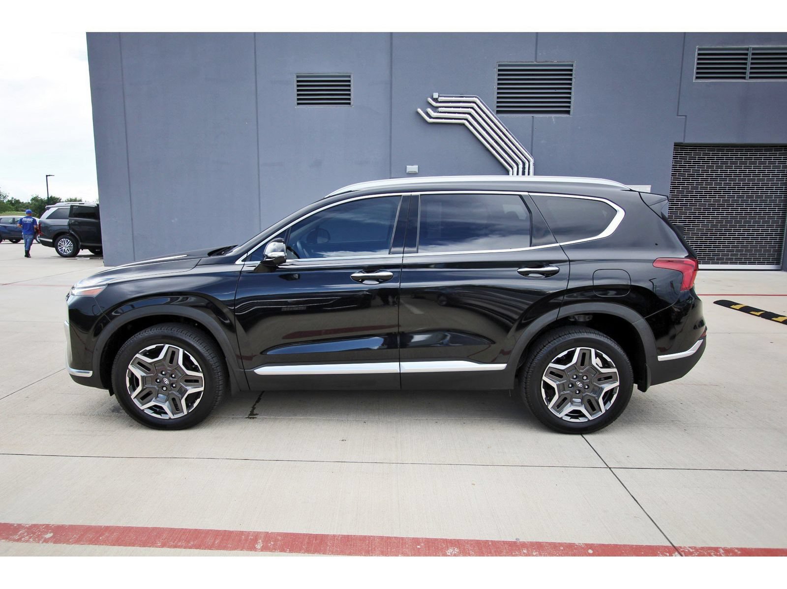 Certified 2023 Hyundai Santa Fe Limited AWD/4WD image 5