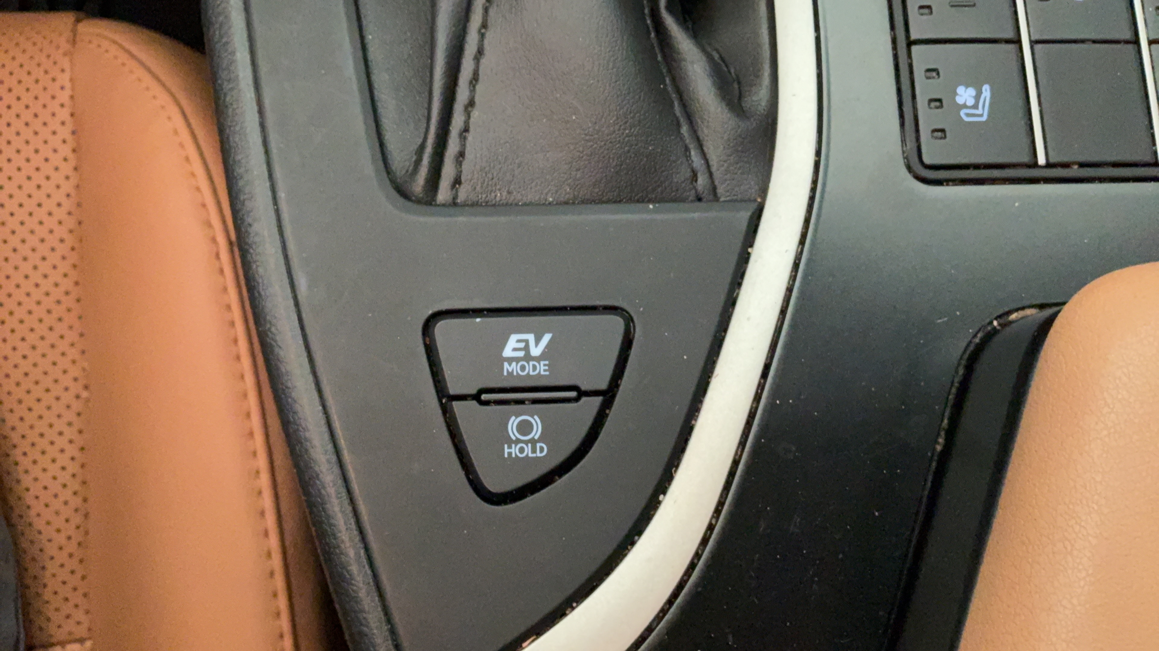 Used 2023 Lexus UX 250h AWD w/ Premium Package image 17
