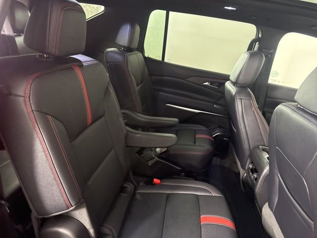 Used 2025 Chevrolet Traverse RS image 22