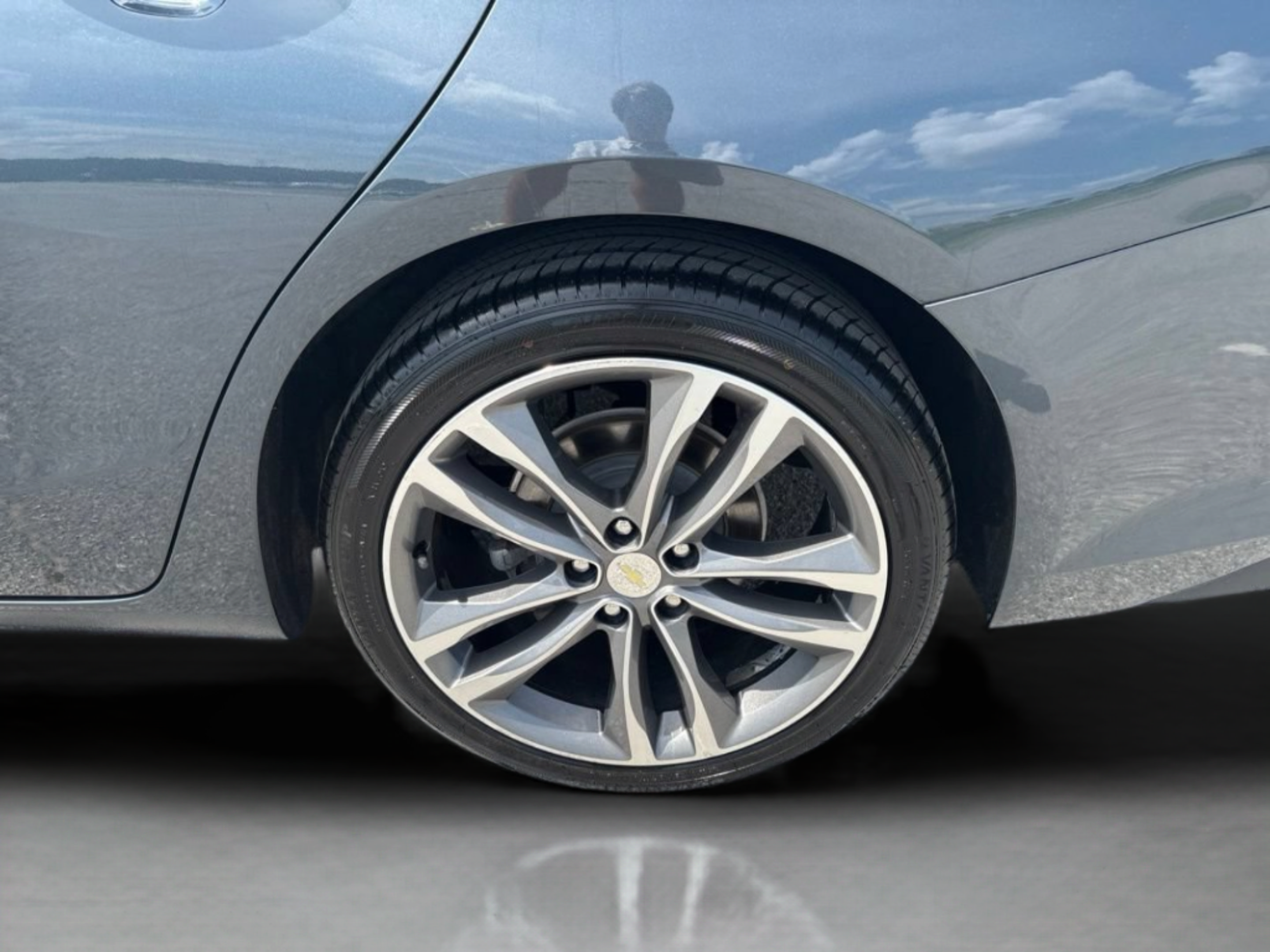 Used 2021 Chevrolet Malibu LT FWD image 32