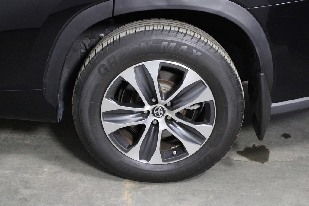 Used 2023 Toyota Highlander XLE FWD image 41