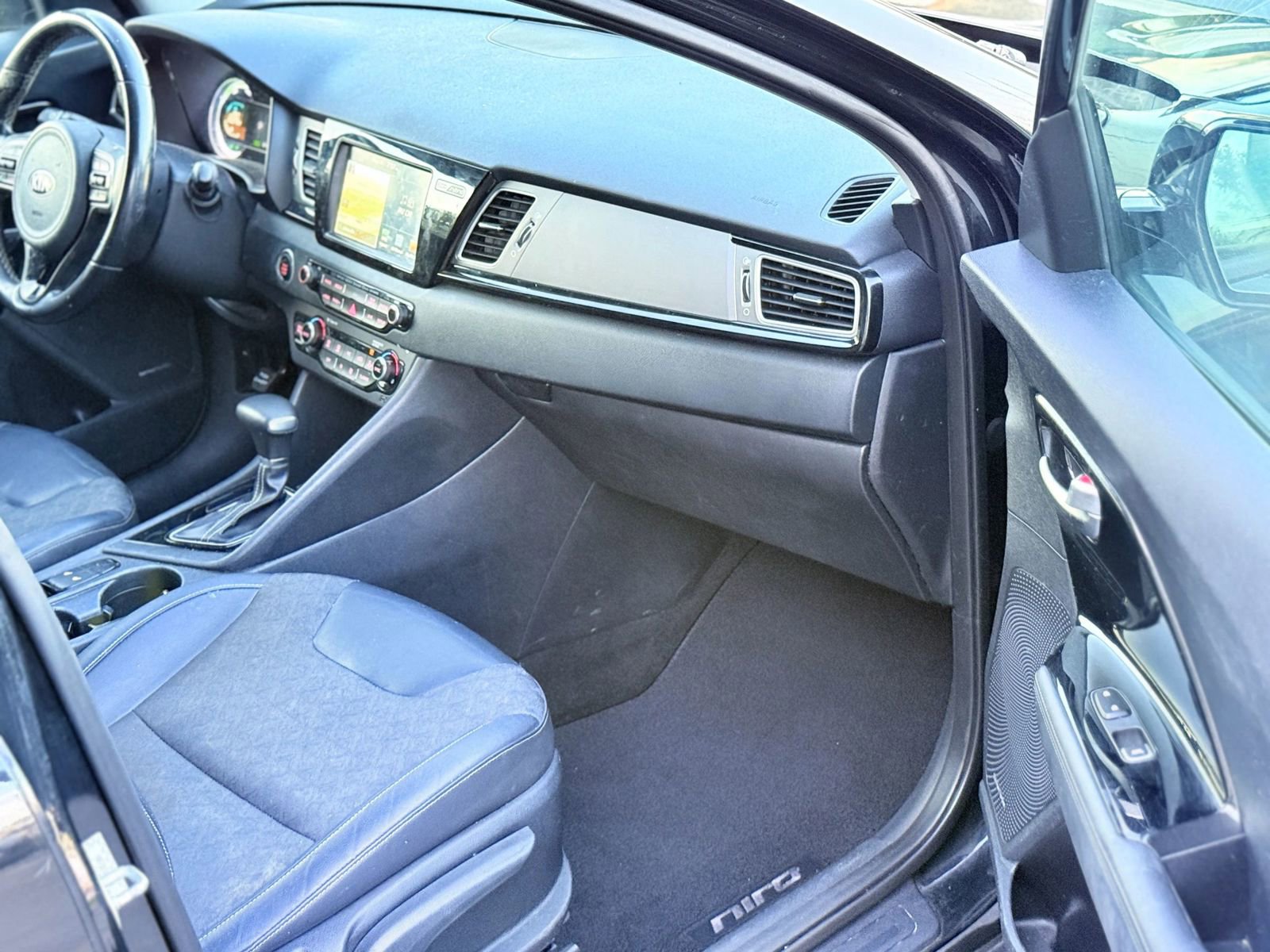 Used 2017 Kia Niro FWD image 10