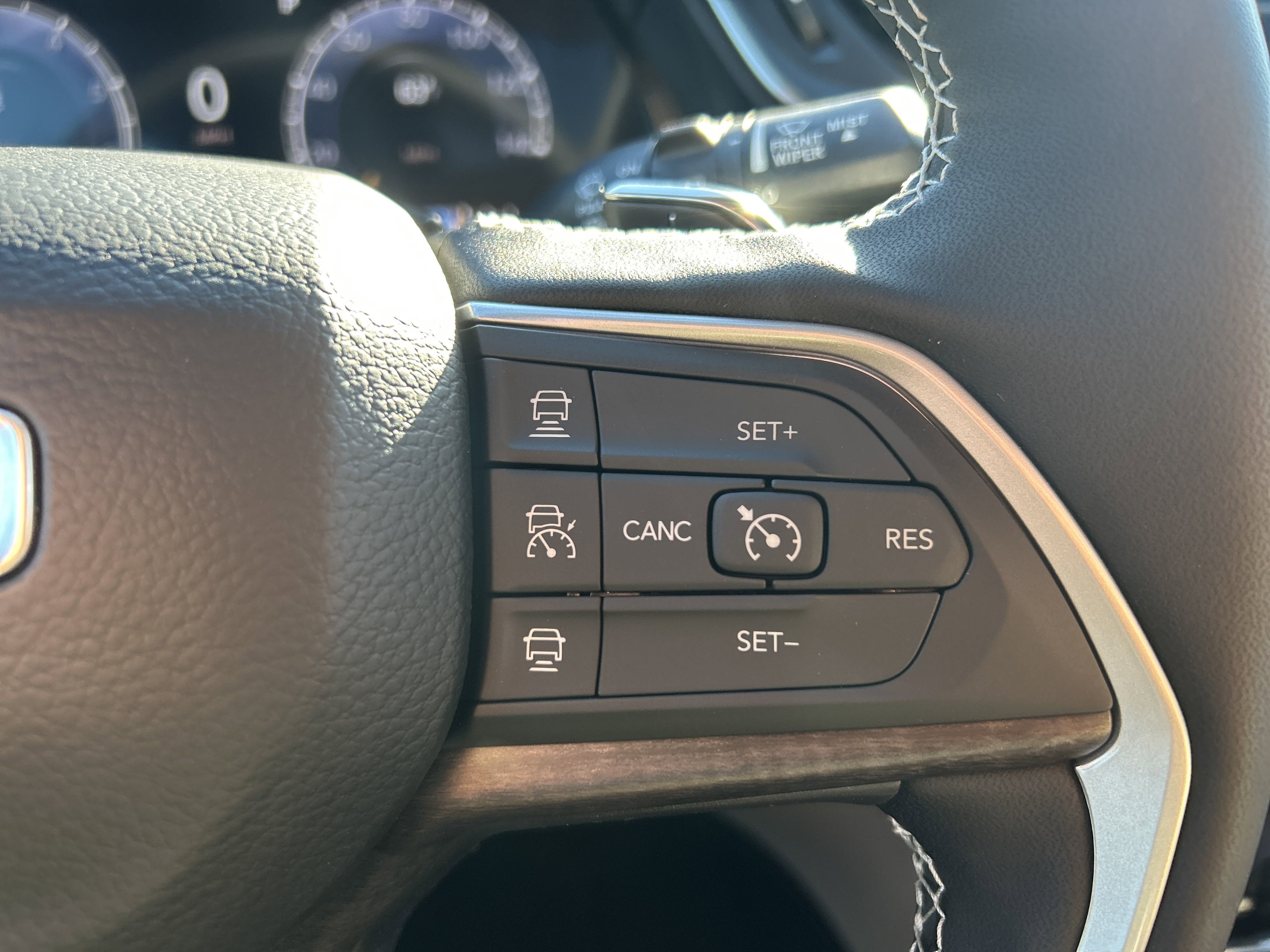 New 2025 Jeep Grand Cherokee Limited w/ Luxury Tech Group II image 39