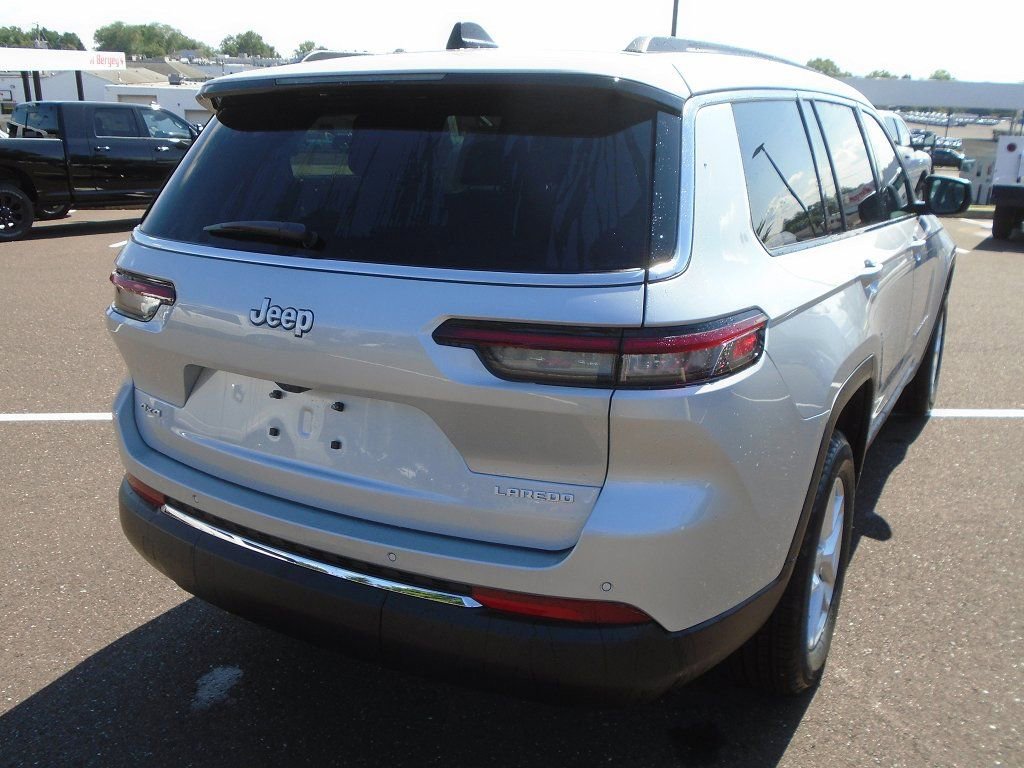 New 2025 Jeep Grand Cherokee L Laredo image 2