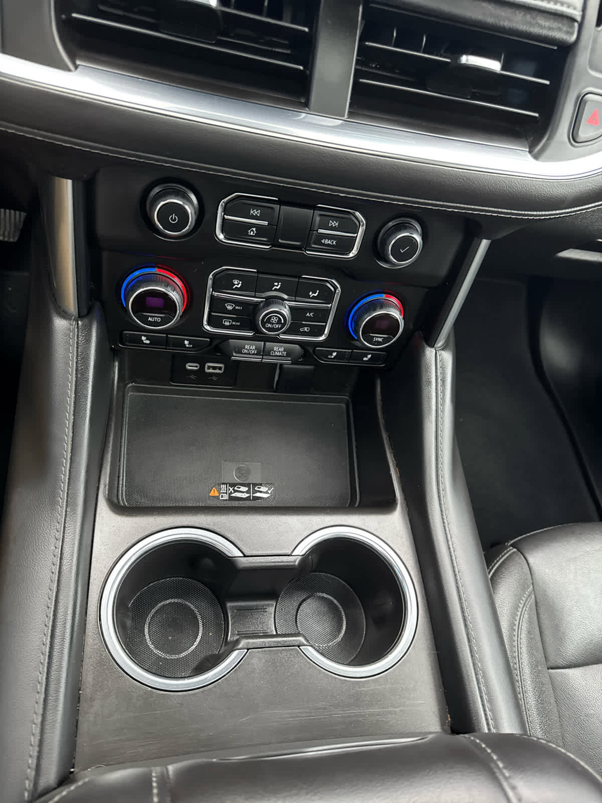 Certified 2023 Chevrolet Suburban Z71 w/ Luxury Package image 24