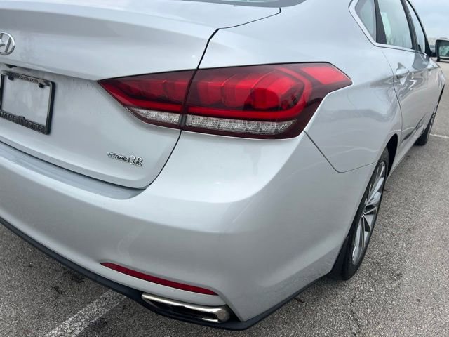 Used 2015 Hyundai Genesis 3.8 image 9