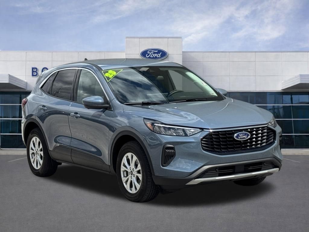 Used 2023 Ford Escape Active w/ Tech Pack #2 image 2