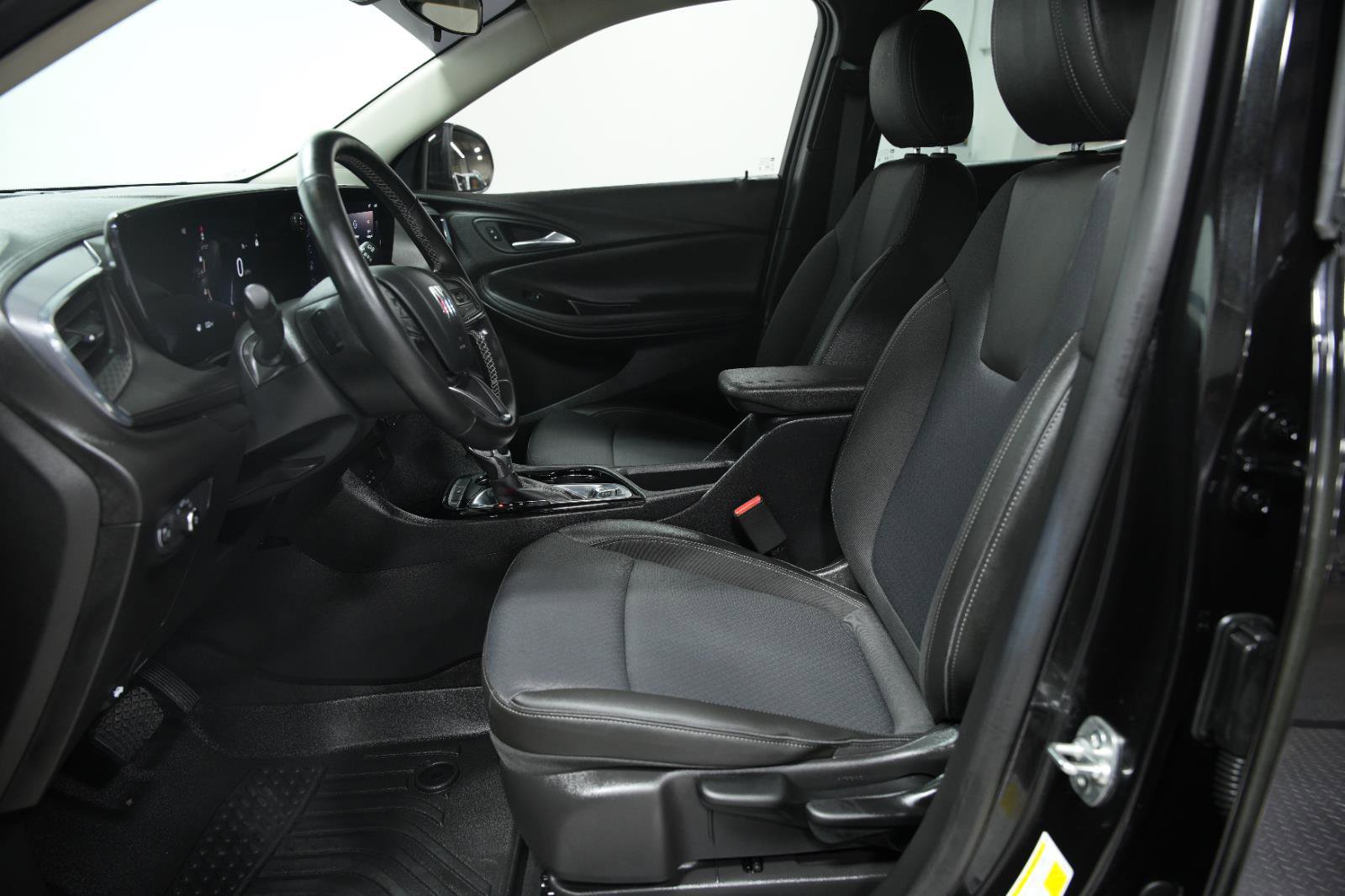 Used 2025 Buick Encore GX Preferred image 24