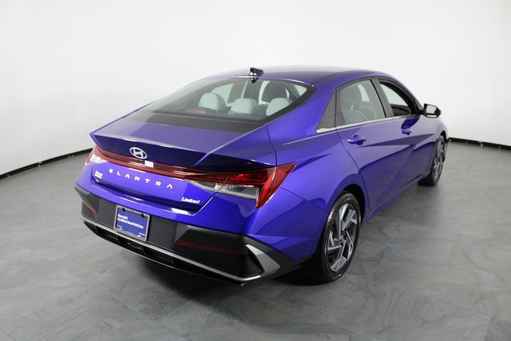 Used 2025 Hyundai Elantra Limited image 15