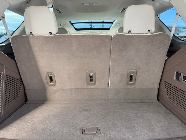 Used 2022 GMC Yukon Denali w/ Denali Premium Package image 11