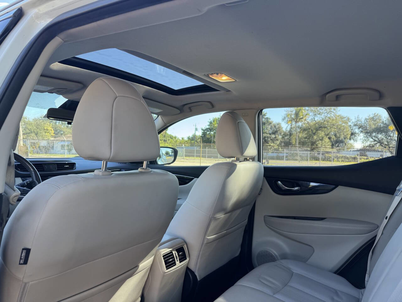 Used 2018 Nissan Rogue Sport SL w/ SL Premium Package FWD image 5
