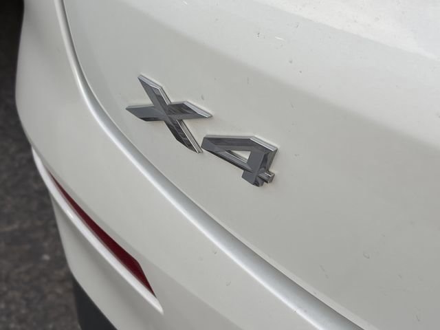 Used 2025 BMW X4 xDrive30i image 6