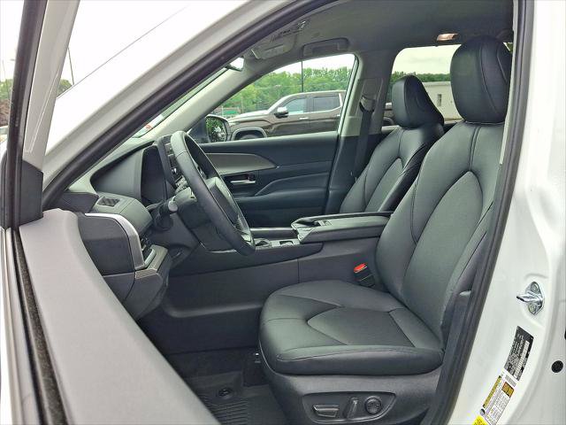 Certified 2025 Toyota Grand Highlander FWD image 13