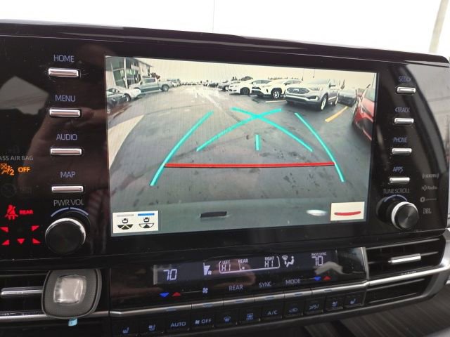 Used 2021 Toyota Sienna Limited image 16