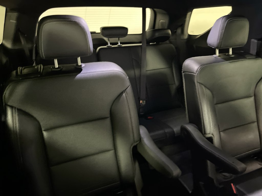 Used 2025 Chevrolet Traverse LT w/ Driver Confidence Package FWD image 28