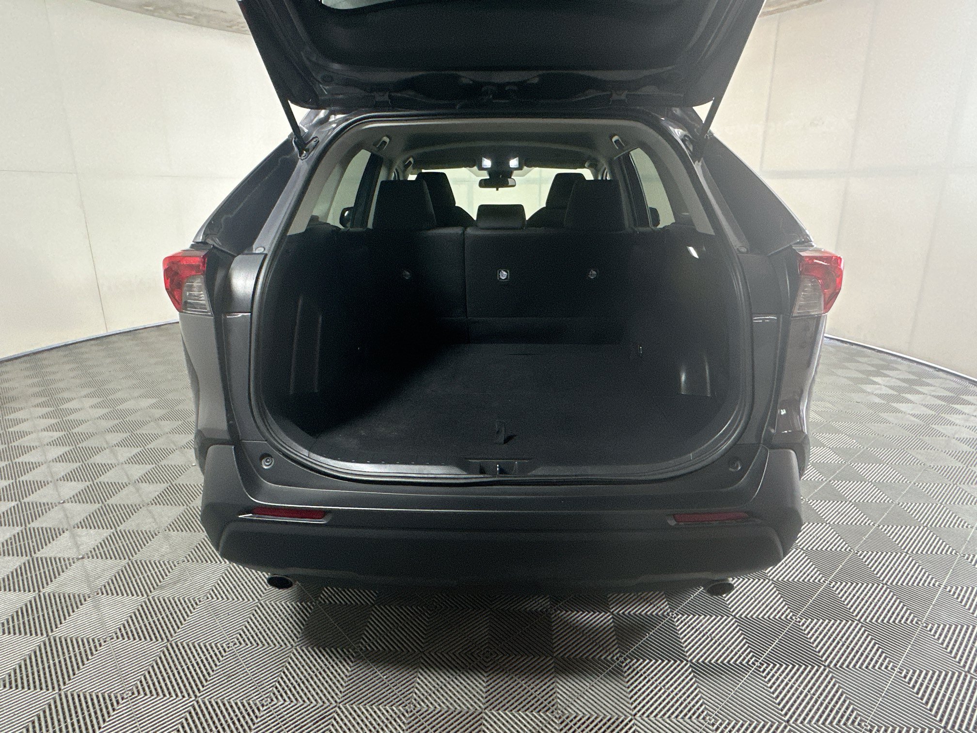 Used 2024 Toyota RAV4 LE FWD image 30