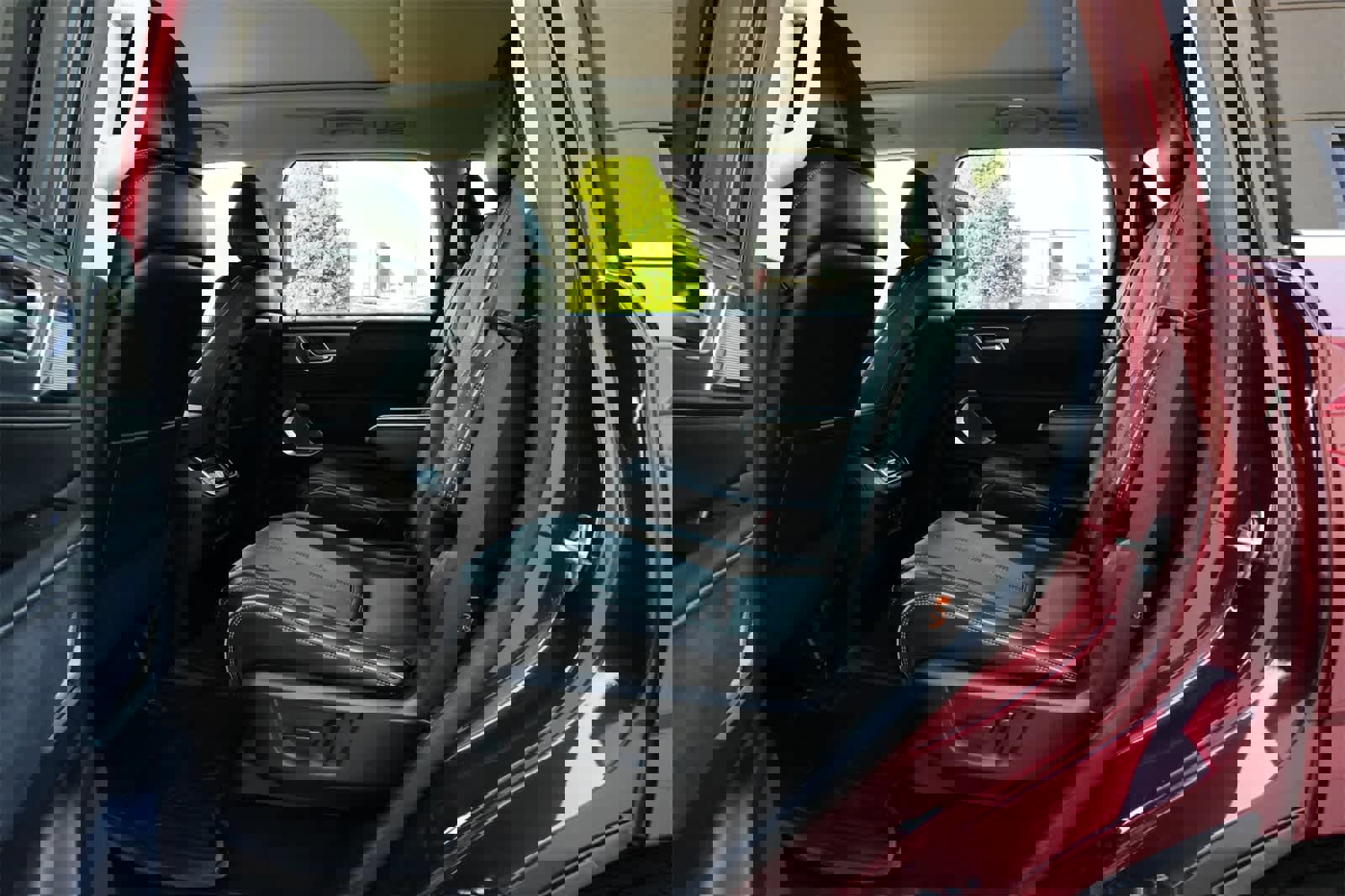 New 2025 INFINITI QX80 Sensory image 19