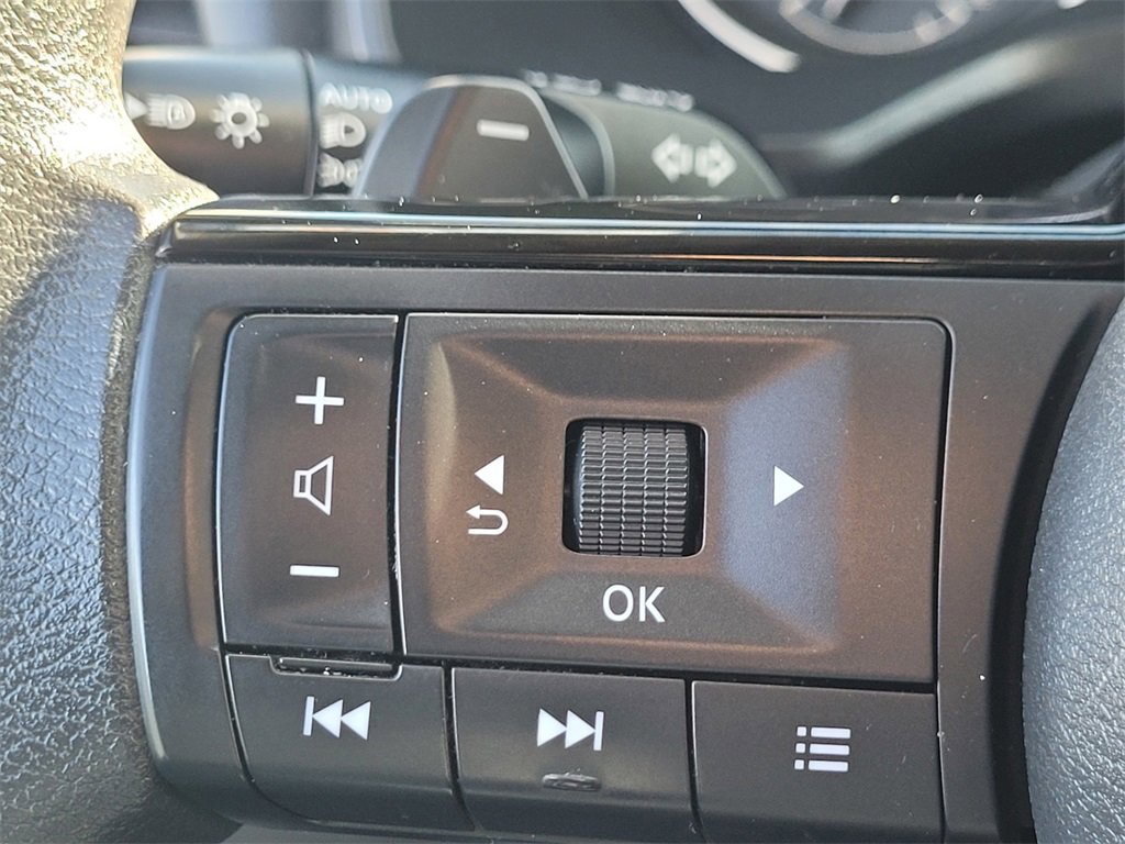 Used 2023 Nissan Rogue SV image 26