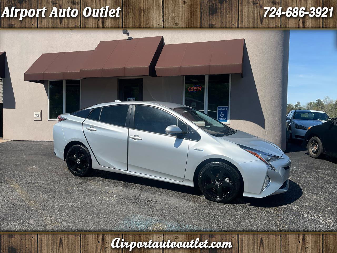 Used 2017 Toyota Prius Four Touring FWD image 1