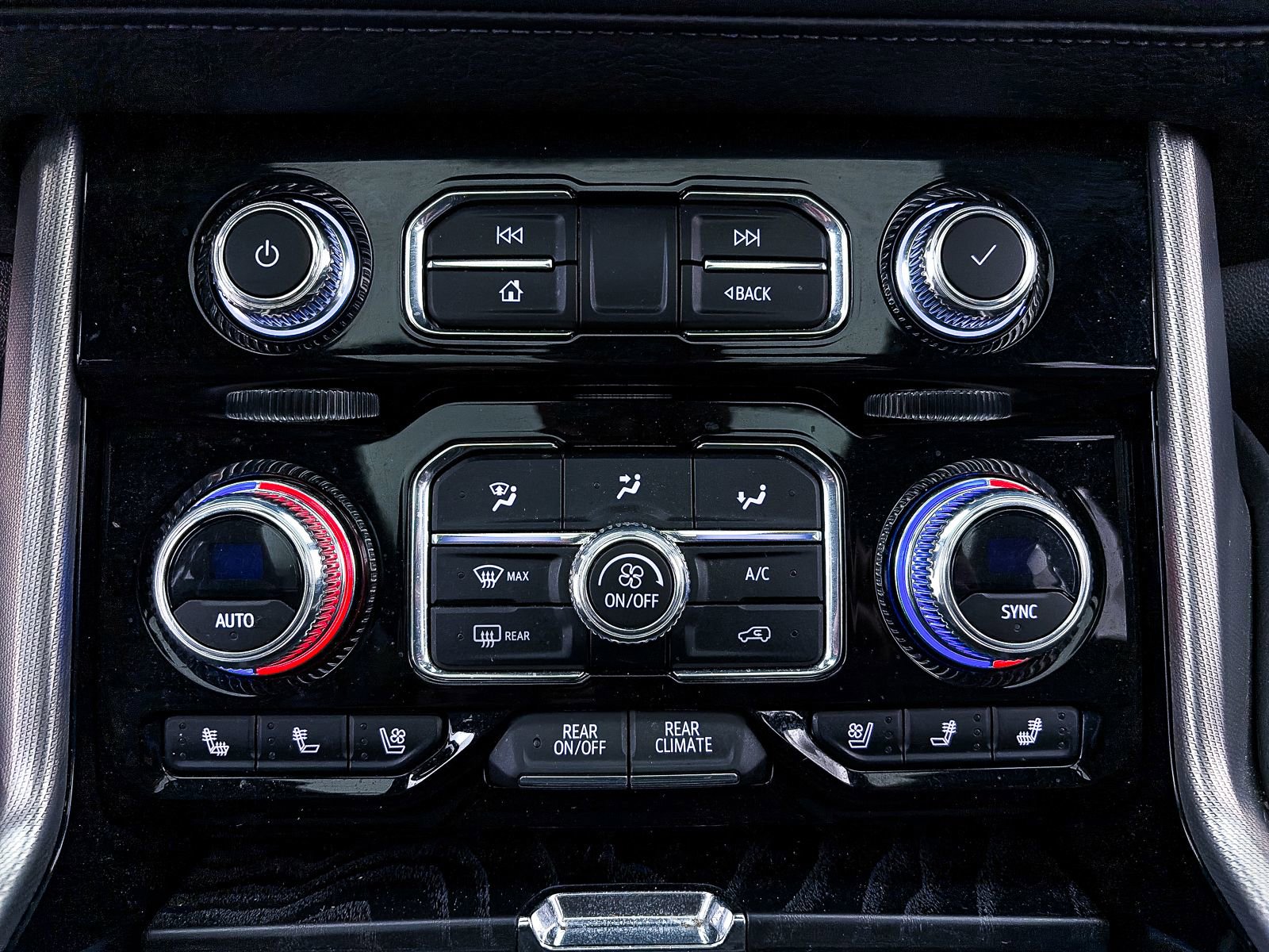 Used 2023 GMC Yukon XL Denali AWD/4WD image 27