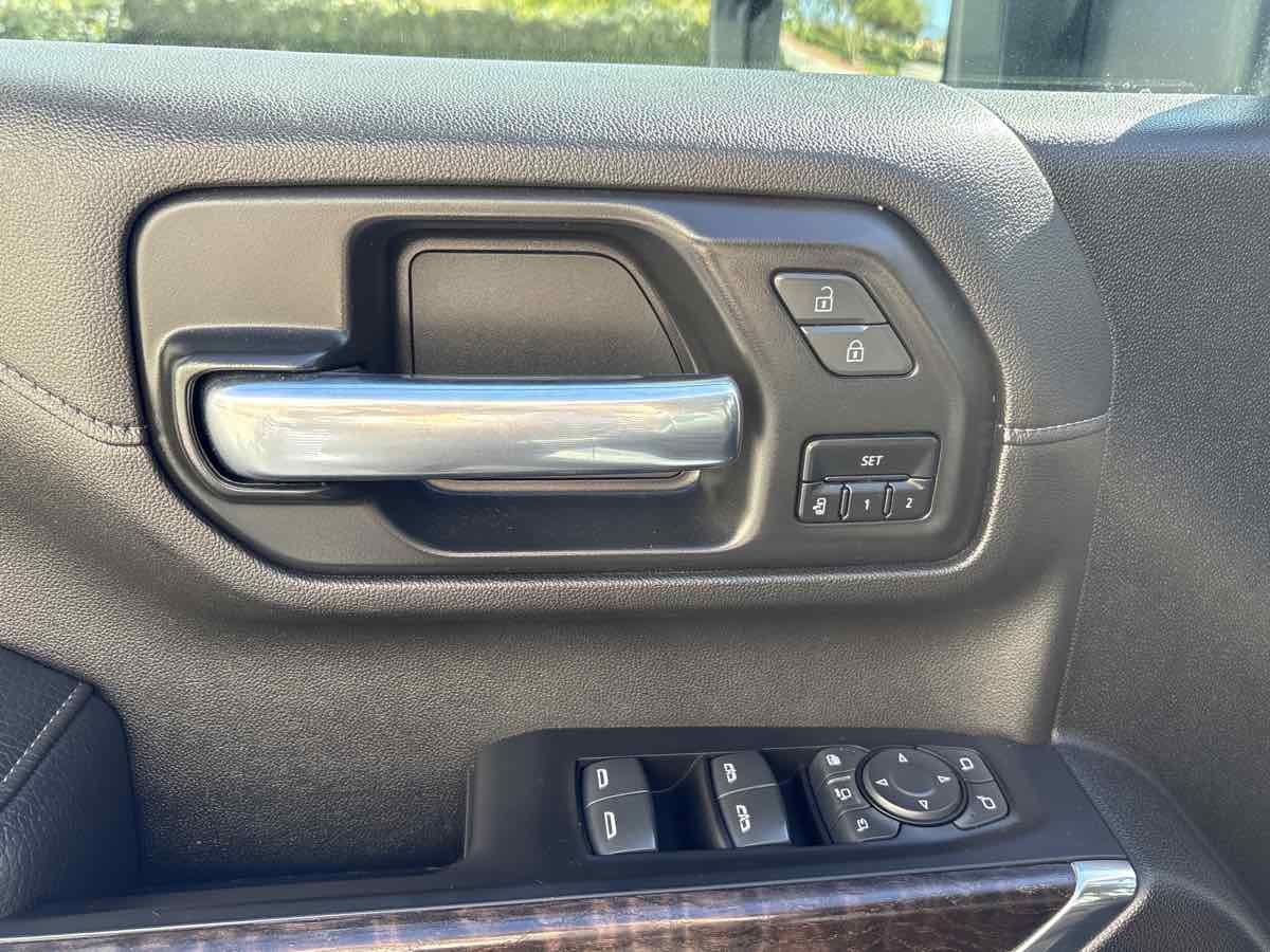 Used 2023 GMC Sierra 3500 Denali w/ Technology Package image 16