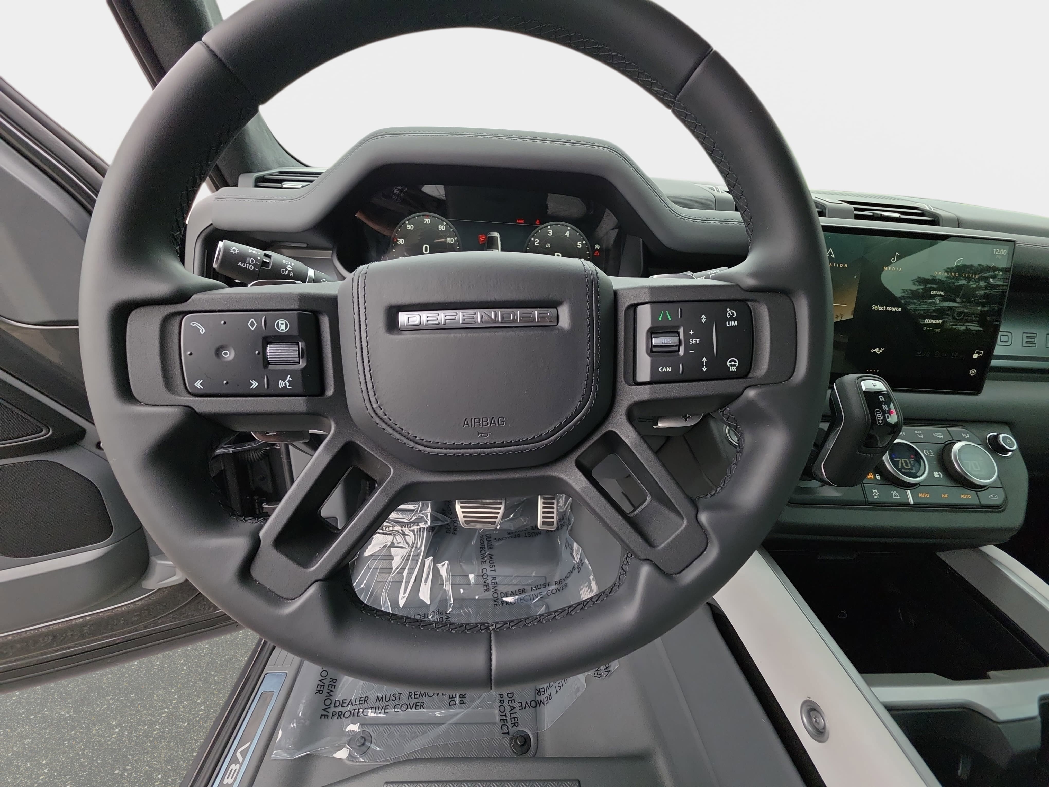 Used 2025 Land Rover Defender 130 V8 AWD/4WD image 17