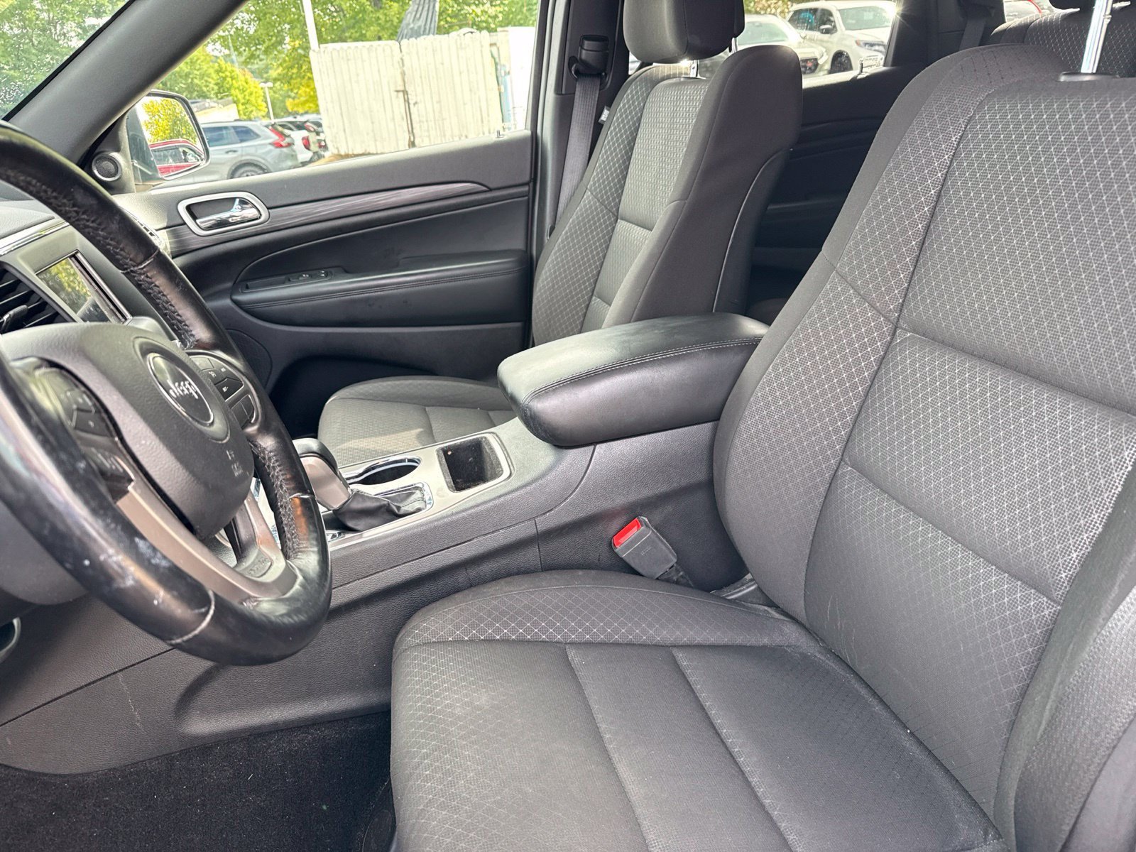 Used 2021 Jeep Grand Cherokee Laredo w/ Security & Convenience Group AWD/4WD image 26