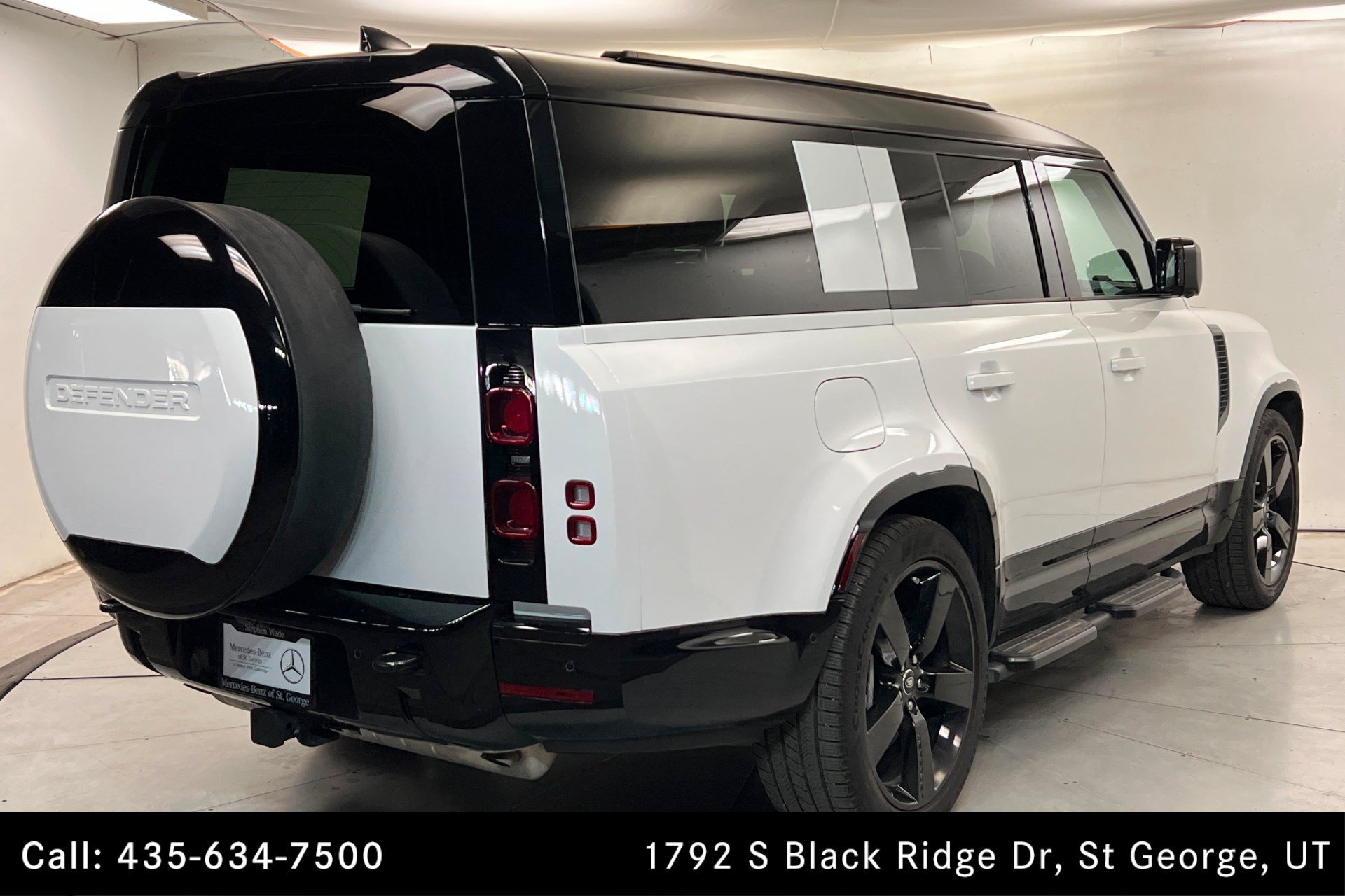 Used 2025 Land Rover Defender 130 X-Dynamic SE AWD/4WD image 5